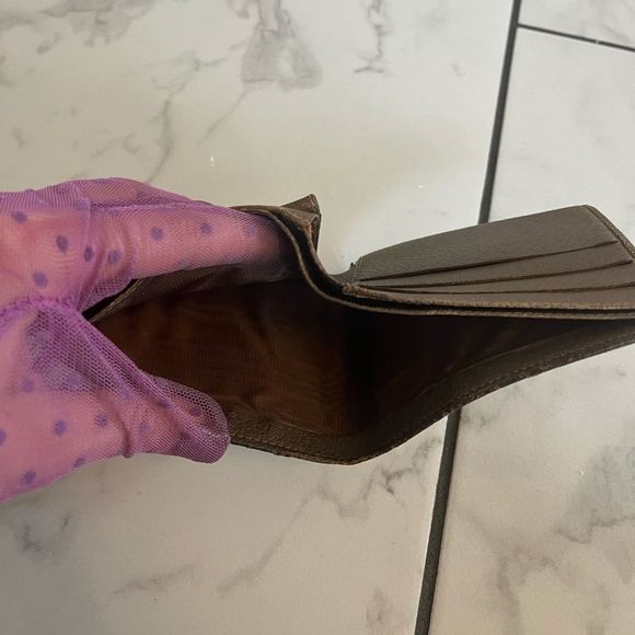 Beige Gucci multiple compartment wallet and coin pouch - Picture 9 of 11